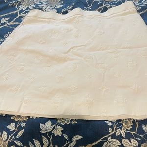White on white embroidered skort from Rafaella in excellent condition, size M.